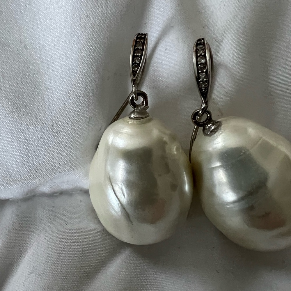 Pearl drop earrings